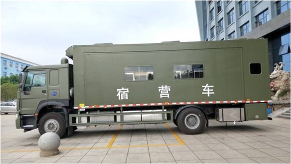 重汽豪沃24人宿營(yíng)車(chē)